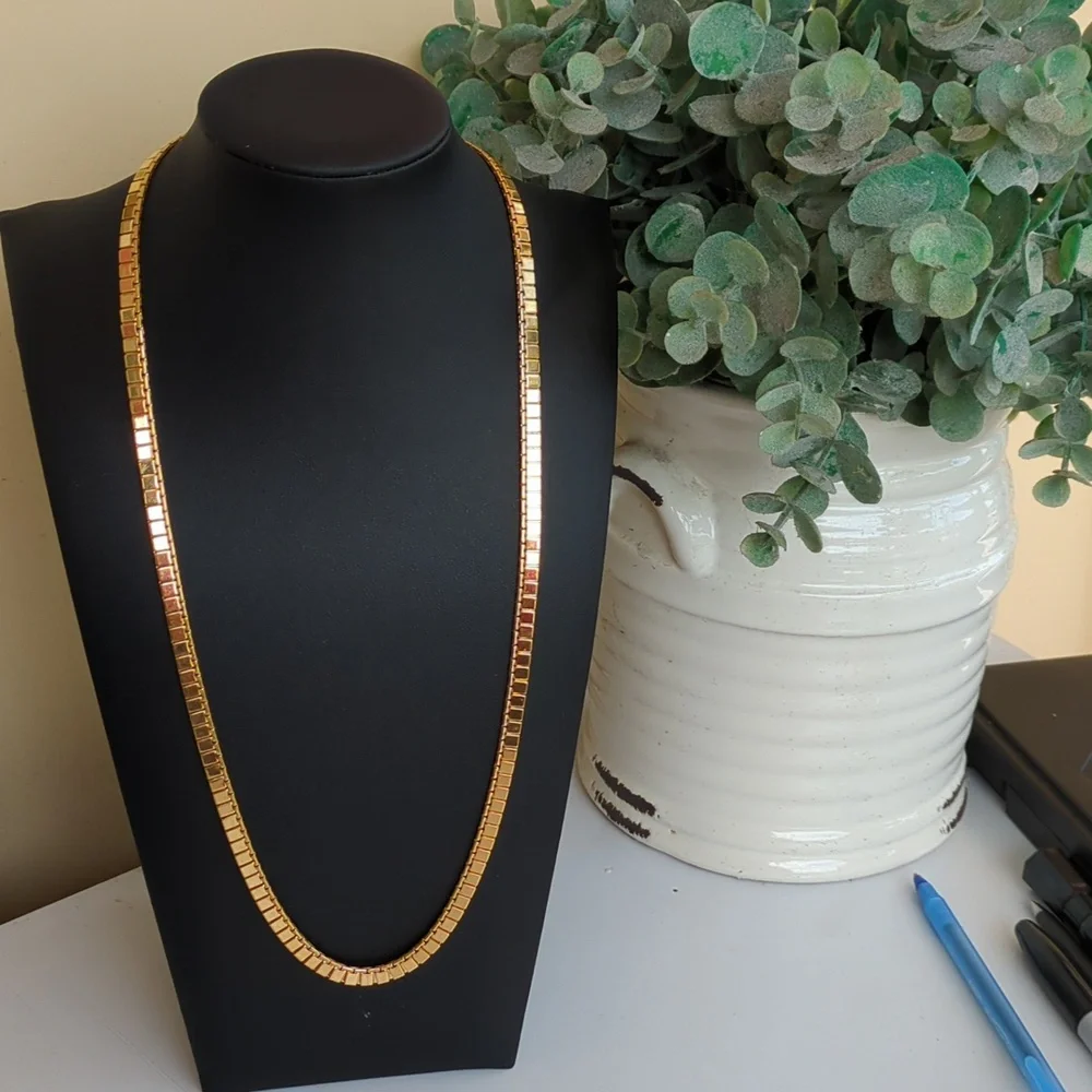 Vintage Monet Chain necklace,‎ Gold Plated. 23" - Picture 2 of 6